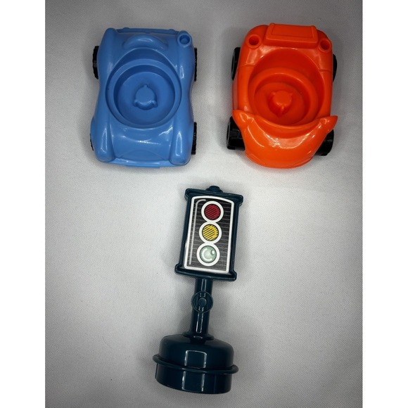 Lot Of 18 Fisher Price Little People Figures Toys Cars  2000s Gas Station - Picture 7 of 10